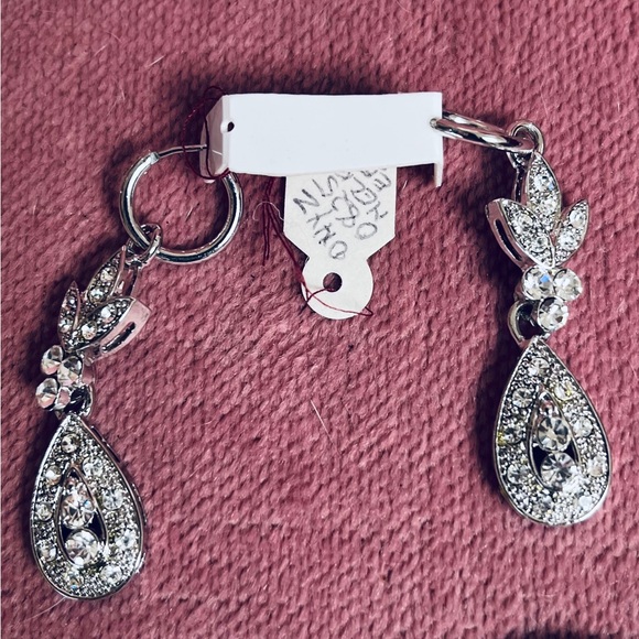 Cleopatra like rhodium plated crystal necklace and earring set- brand new - Picture 3 of 10